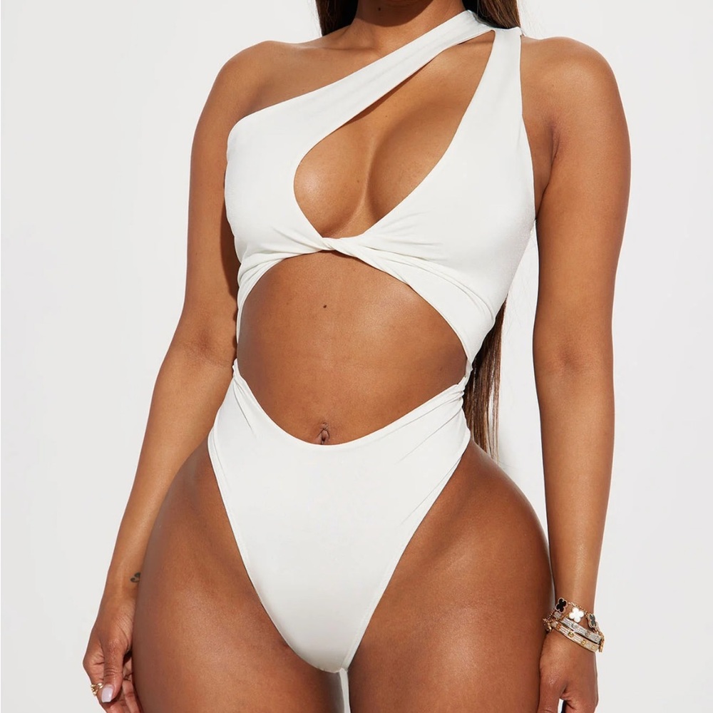 Fashion Nova- One shoulder bodysuit (white)